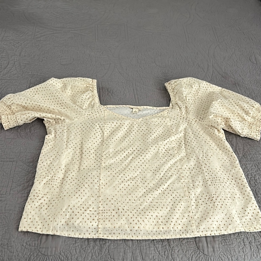 A puffy short sleeve a.n.a  top Size L color:cream with polkadot pattern